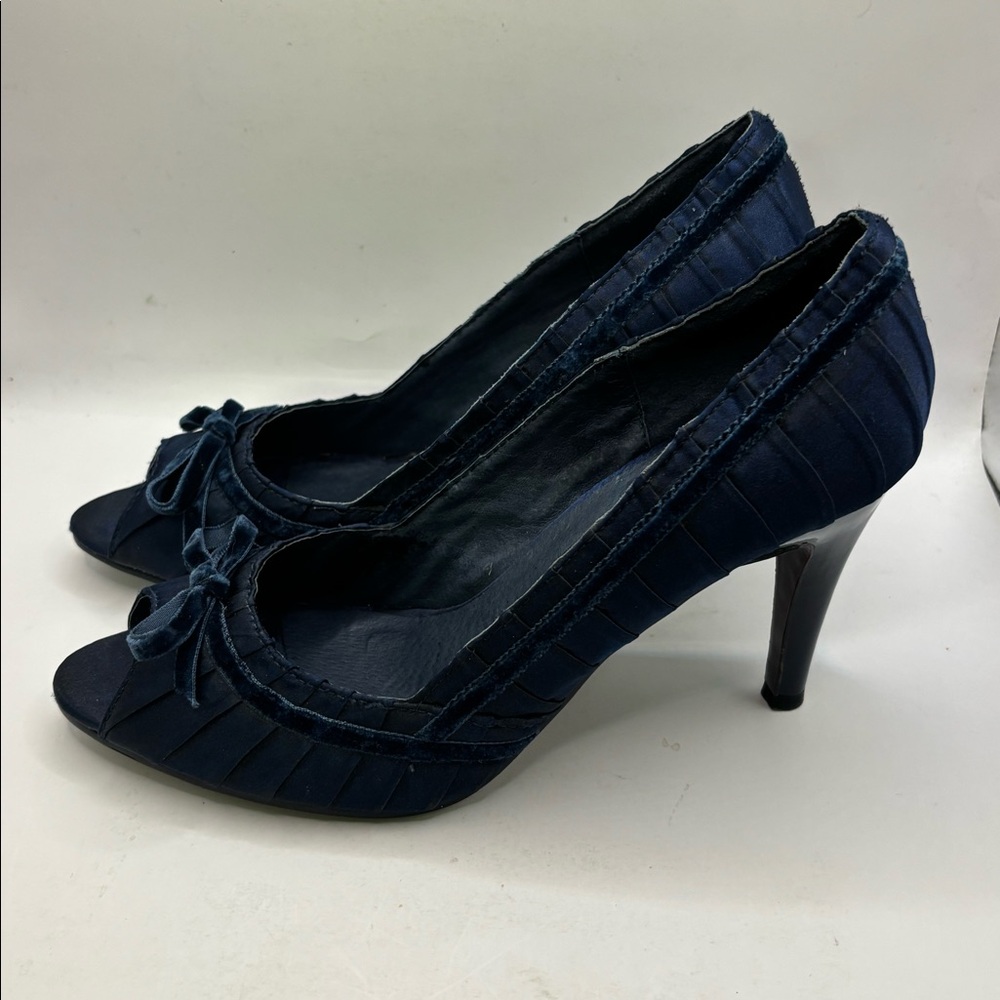 Buffalo London Navy Pleated Heels